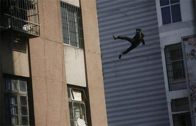 上海一男子回收旧空调时坠亡,家属索赔200万,法院判决主持公道休闲区蓝鸢梦想 - Www.slyday.coM 上海一男子回收旧空调时坠亡,家属索赔200万,法院判决主持公道休闲区蓝鸢梦想 - Www.slyday.coM