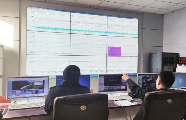 什么?这群铁路人的工作竟然是做“心电图”?休闲区蓝鸢梦想 - Www.slyday.coM 什么?这群铁路人的工作竟然是做“心电图”?休闲区蓝鸢梦想 - Www.slyday.coM