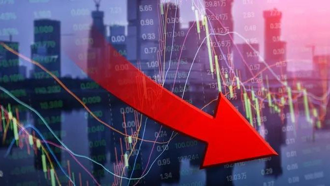 A股：证监会点名“批评”！科技股暴跌，下周市场断崖式暴跌？