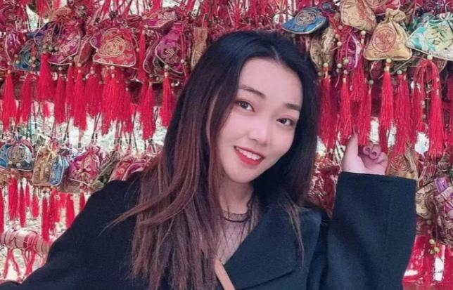 七旬老人坠楼倒挂窗台悬空,楼下女孩身穿睡衣,冷风中紧抱半小时休闲区蓝鸢梦想 - Www.slyday.coM 七旬老人坠楼倒挂窗台悬空,楼下女孩身穿睡衣,冷风中紧抱半小时休闲区蓝鸢梦想 - Www.slyday.coM