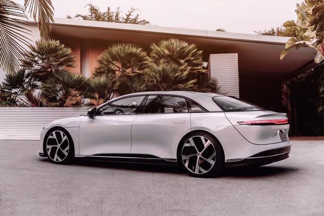 Model S不香了,续航832公里的Lucid Air正式上市|新车