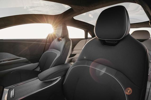 Model S不香了,续航832公里的Lucid Air正式上市|新车