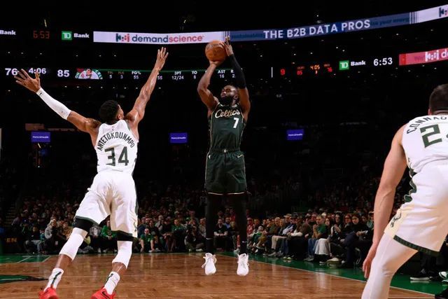 东部豪强对决篮网险胜76人恩比德空砍40分