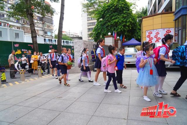 “妈妈快带我回家！”开学第一天，心情真的好复杂