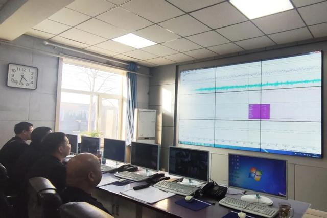 什么?这群铁路人的工作竟然是做“心电图”?休闲区蓝鸢梦想 - Www.slyday.coM 什么?这群铁路人的工作竟然是做“心电图”?休闲区蓝鸢梦想 - Www.slyday.coM