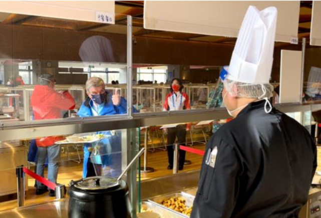 北京举办冬奥会赚钱吗？外国运动员吃住都免费，<a href=