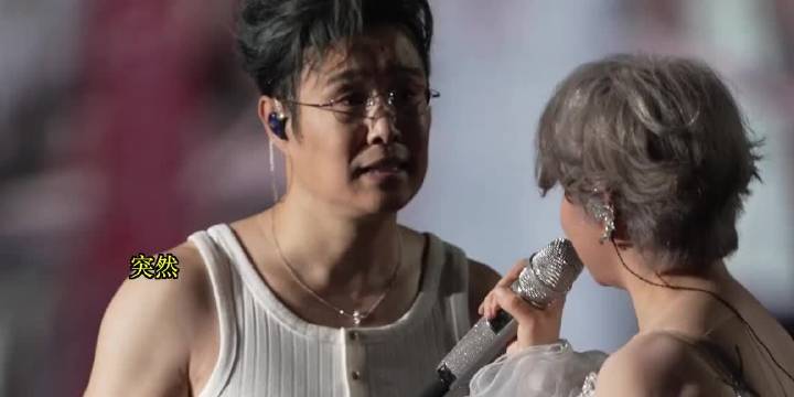 小沈阳：当年我开演唱会 粉丝求婚我现场吃瓜粉丝：当年我求婚 小沈阳夫妻在我旁边唱的歌小沈阳大连演唱会沈春阳