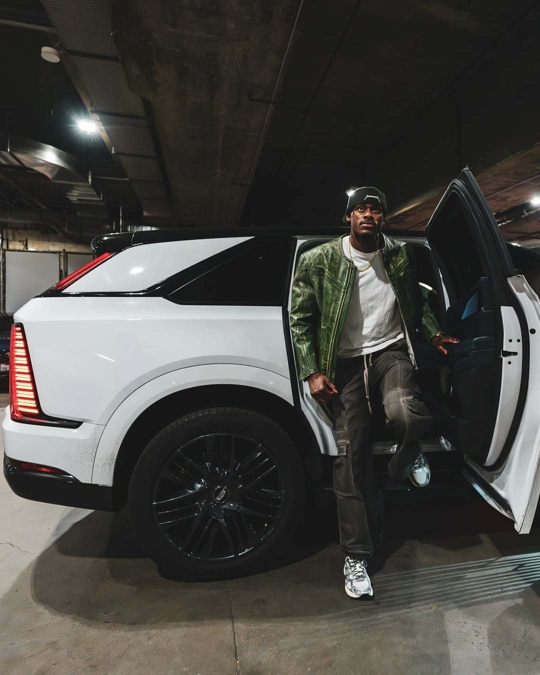 彪哥购入凯迪拉克凯雷德IQ，续航740公里售价超15万美元