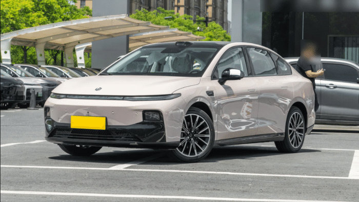 后驱+6.4秒破百+650km续航，带你深度体验零跑B01