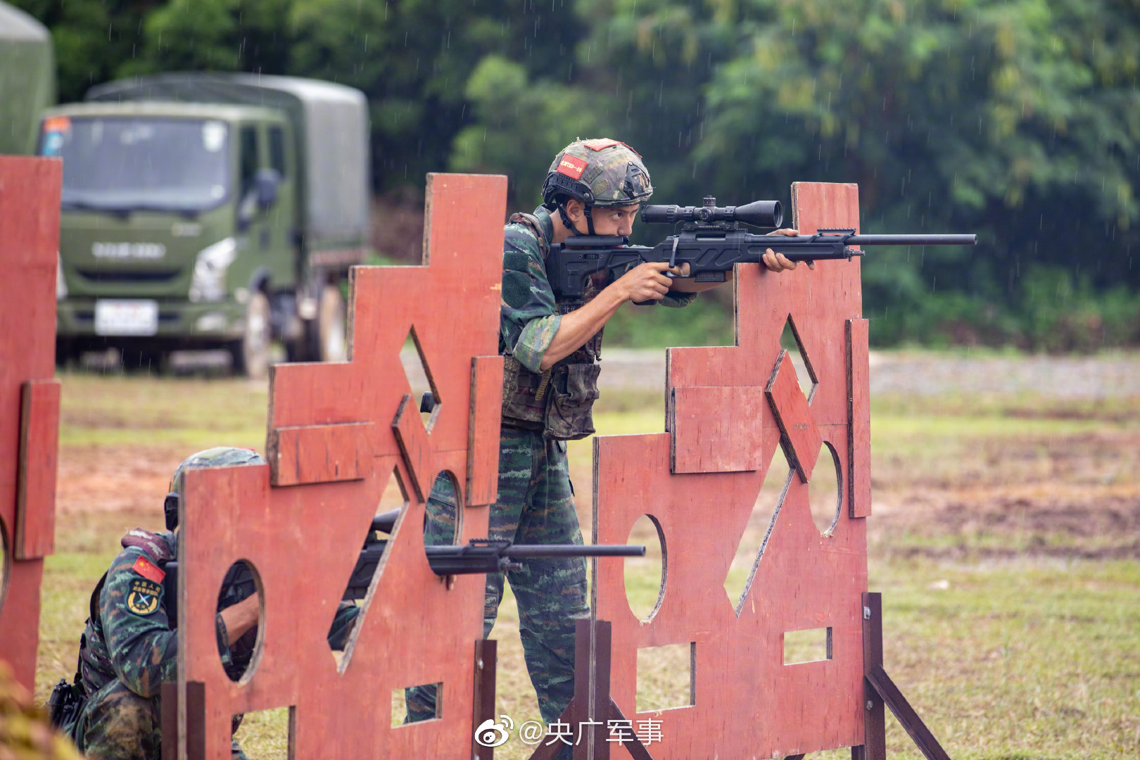 武警特战队员开展实弹射击训练