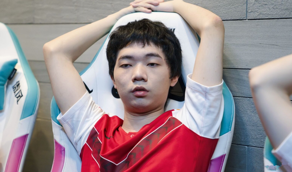 圣枪哥成首位国产冠军上单，而S赛连续9年，冠军中单都是<a href=