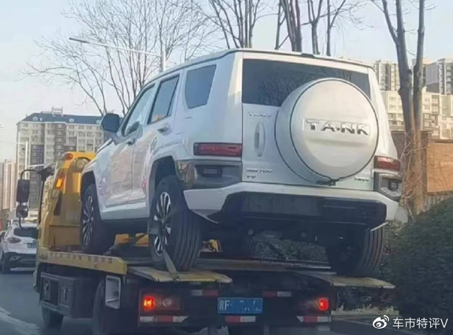 坦克700實車曝光,配3.0T雙渦輪增壓V6發動機+9AT,會賣多少錢?(圖3) 坦克700實車曝光,配3.0T雙渦輪增壓V6發動機+9AT,會賣多少錢?(圖3)