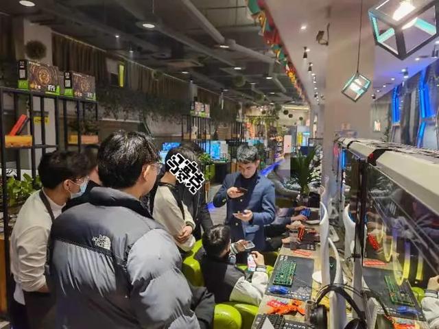 临海一警察夫妻吃夜宵撸个串,顺便抓了个嫌疑犯休闲区蓝鸢梦想 - Www.slyday.coM 临海一警察夫妻吃夜宵撸个串,顺便抓了个嫌疑犯休闲区蓝鸢梦想 - Www.slyday.coM