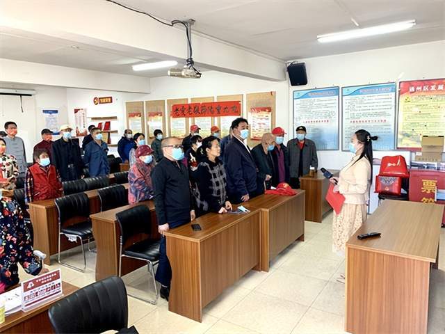 艺术家走进北京宋庄村党支部慰问退伍老兵和老年朋友