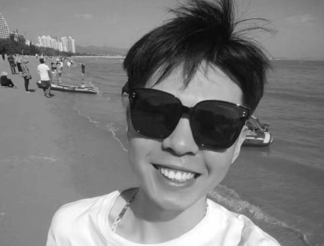 寻亲男孩刘学州疑似自杀身亡,曾发布一封遗书,网友:狠心的父母休闲区蓝鸢梦想 - Www.slyday.coM 寻亲男孩刘学州疑似自杀身亡,曾发布一封遗书,网友:狠心的父母休闲区蓝鸢梦想 - Www.slyday.coM