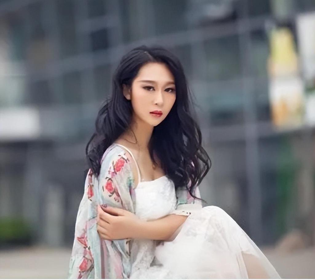 结婚三天,发现老公有情人并一直给她转钱,我该不该和他离婚?