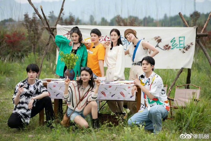 张凯丽深夜发文回应花少做菜放醋争议