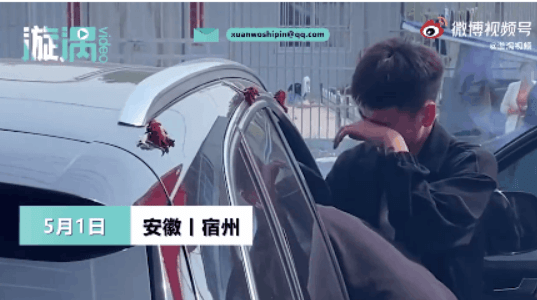 姐姐出嫁,山东小伙扶婚车门痛哭冲上热搜!结婚那天不只爱情...休闲区蓝鸢梦想 - Www.slyday.coM 姐姐出嫁,山东小伙扶婚车门痛哭冲上热搜!结婚那天不只爱情...休闲区蓝鸢梦想 - Www.slyday.coM