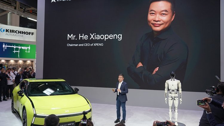 全新P7首秀/新研发中心/机器人做咖啡，慕尼黑车展，小鹏都做了什么？