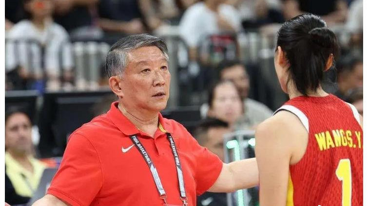 68岁宫鲁鸣急了！中国女篮离队2人，篮协官宣重要决定