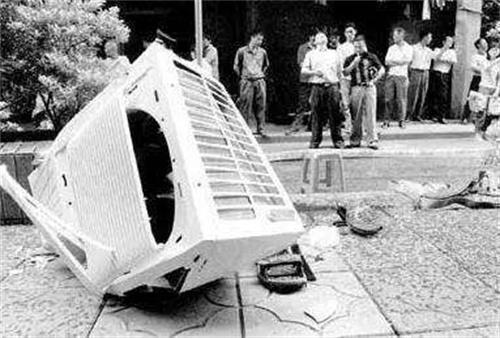 上海一男子回收旧空调时坠亡,家属索赔200万,法院判决主持公道休闲区蓝鸢梦想 - Www.slyday.coM 上海一男子回收旧空调时坠亡,家属索赔200万,法院判决主持公道休闲区蓝鸢梦想 - Www.slyday.coM