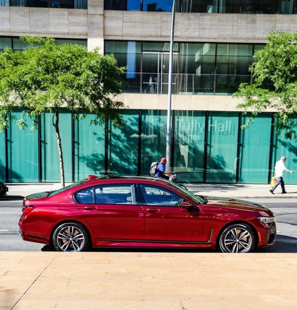 宝马750LiUS-Version,宝马750LixDriveV8 砂金石红色(aventurine red)新宝马750i,独具一格的骚