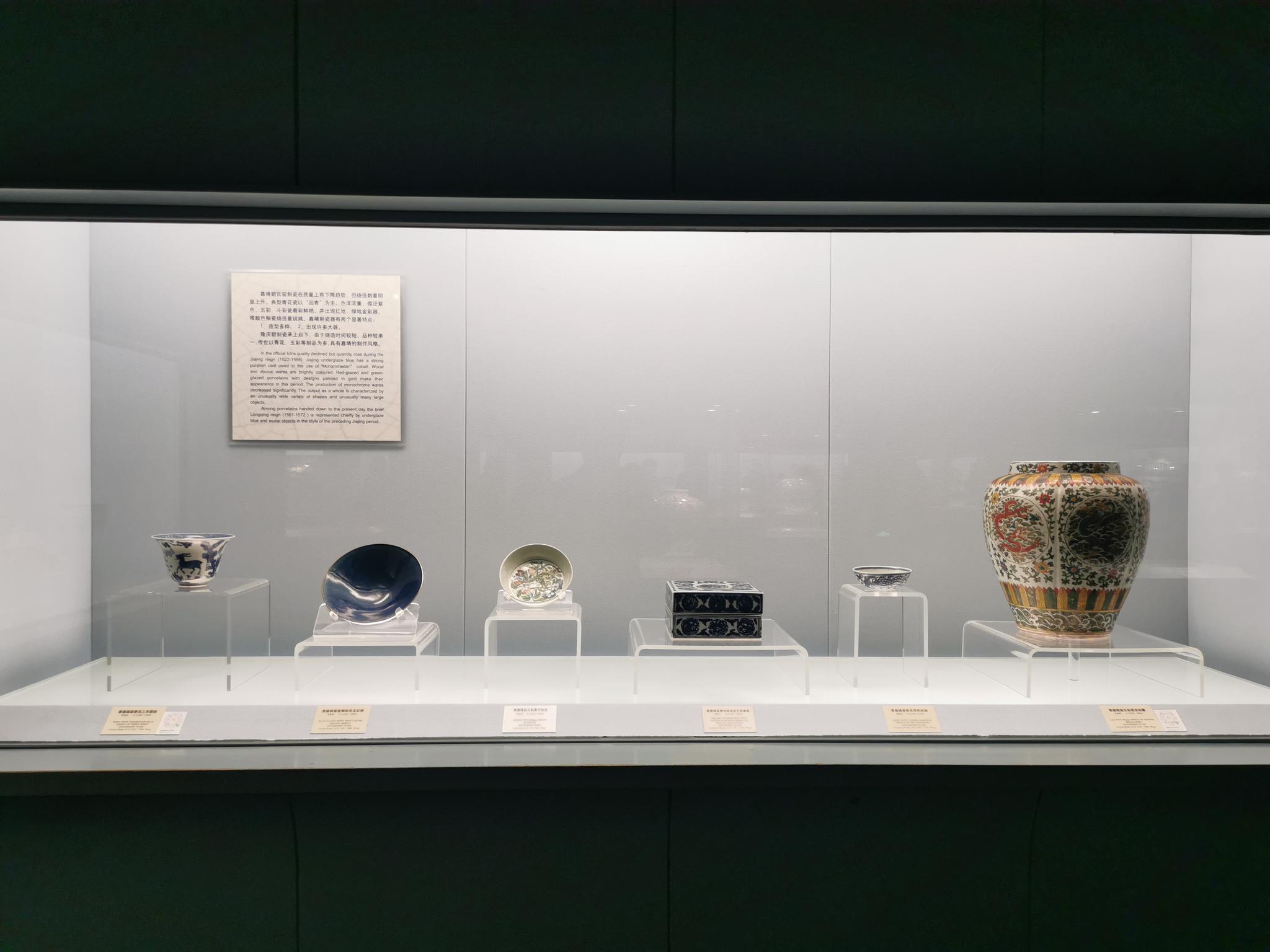 车展还有两天，咱们先逛逛文物展。这里随便一件，上海两套房起步