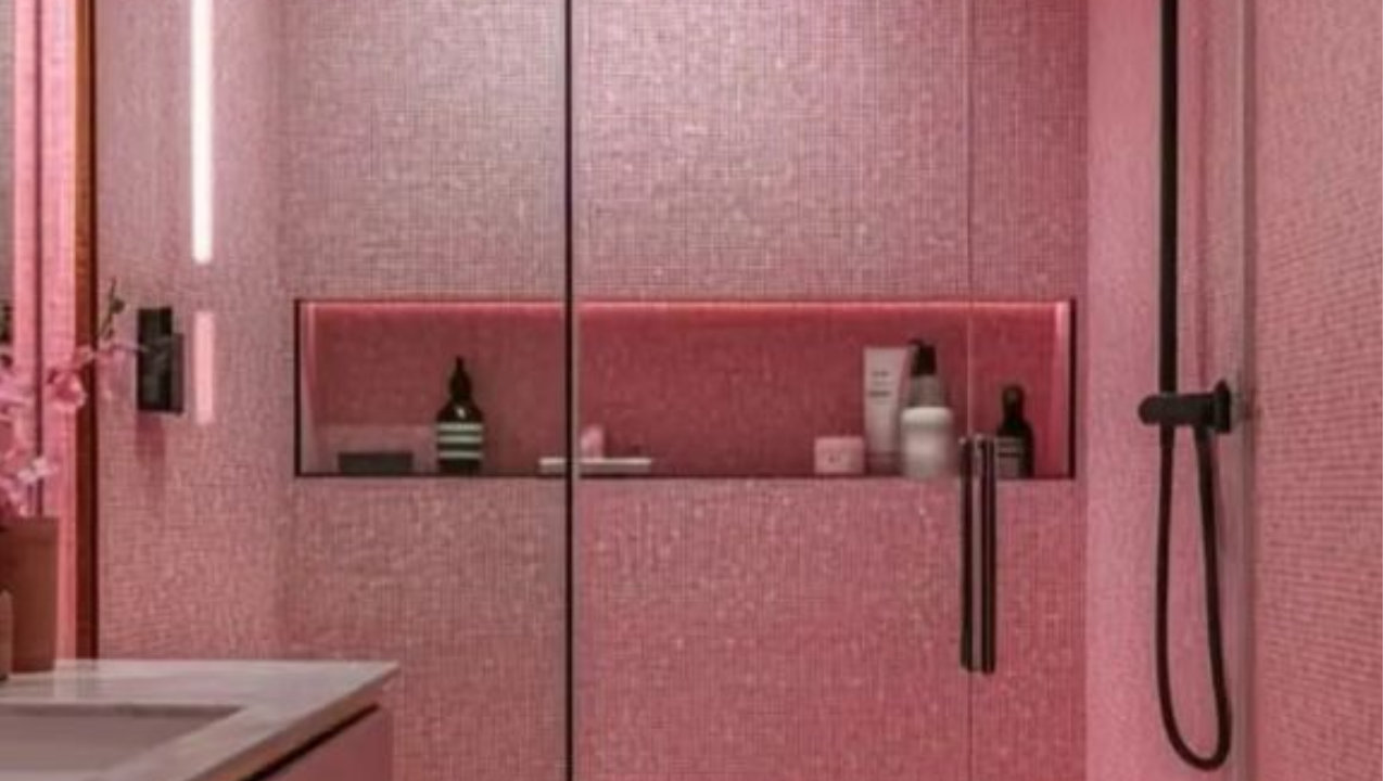 家装配色灵感：从《布达佩斯大饭店》取经，用局部点缀点亮空间