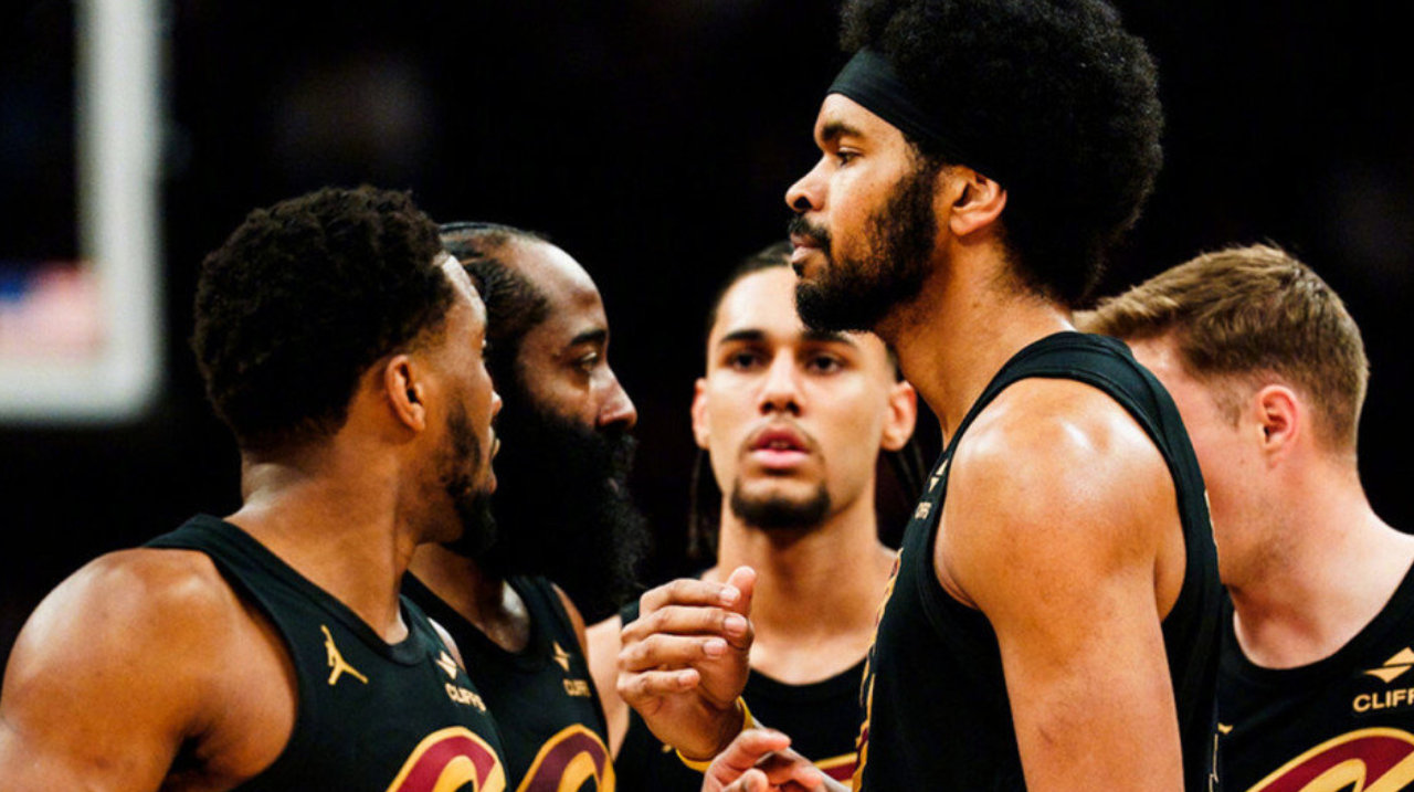 骑士11战10胜，哈登破纪录！狂送11助激活三分10中9神射+两大巨头