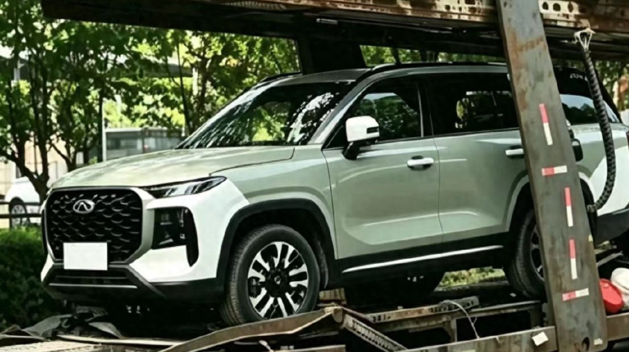 奇瑞全新“多功能”SUV！瑞虎V实车曝光，配大7座，搭插混动力
