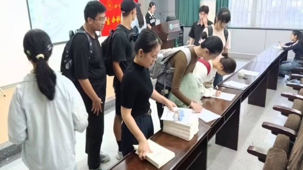 【9月22日】中公教育联合川农开展就业指导公益讲座,助学子扬帆逐梦 【9月22日】中公教育联合川农开展就业指导公益讲座,助学子扬帆逐梦