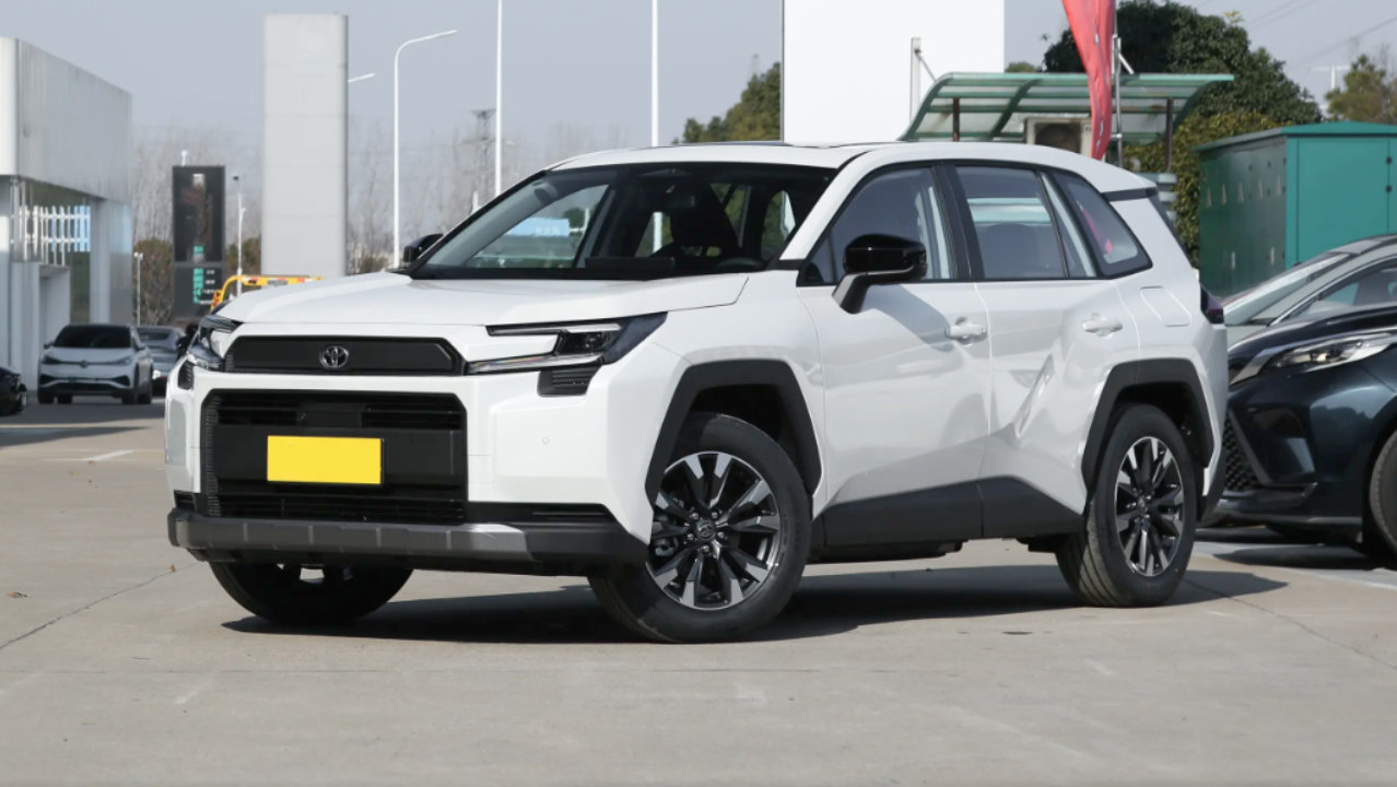 用起来很顺手，油耗4.59L，试驾丰田RAV4荣放，居家出行省心省力