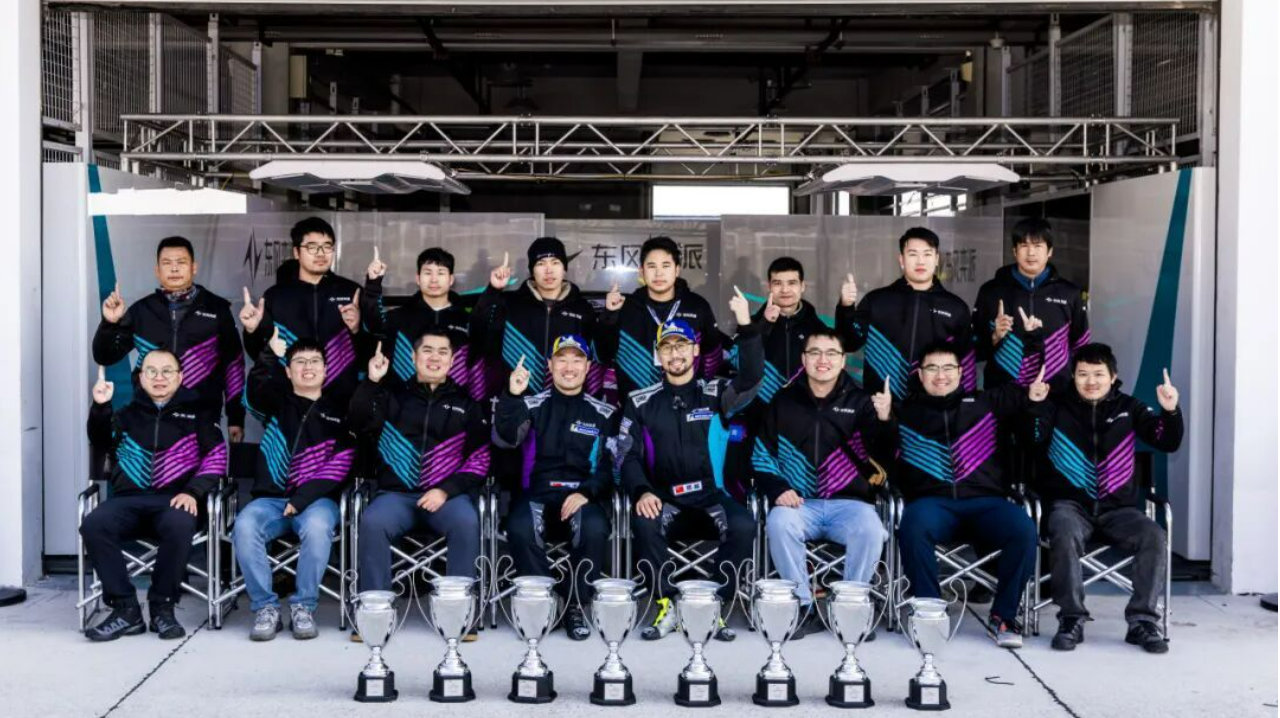 问鼎巅峰 东风奕派车队以全胜战绩加冕CTCC电动赛车杯年度桂冠