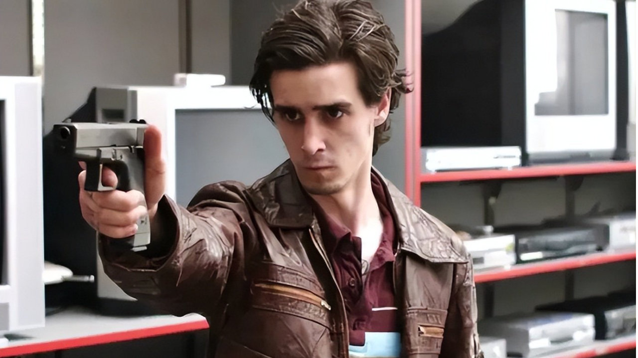 冲上热搜，46岁演员詹姆斯·兰索恩自杀身亡