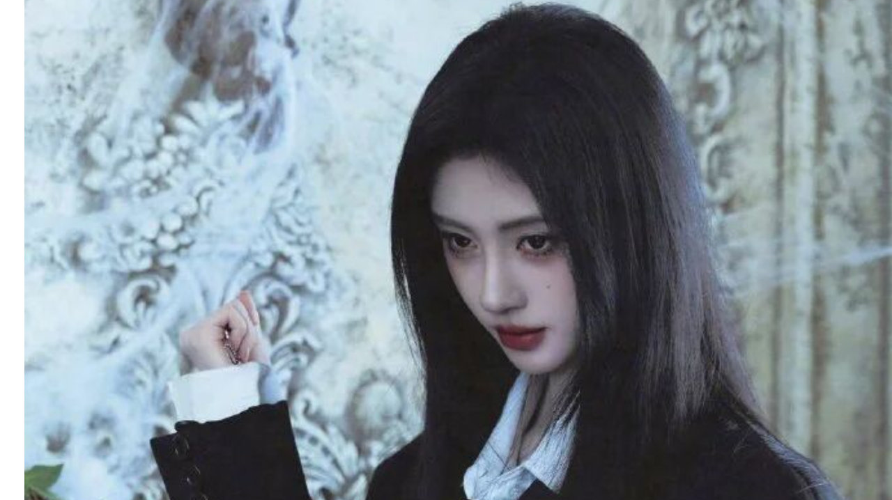 鞠婧祎《万花世界》：指尖蝴蝶与暗黑学姐的致命诱惑