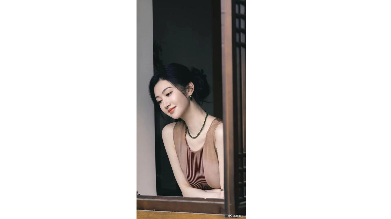 37岁景甜比基尼照刷屏！去年被传闪婚冯绍峰，她一句未婚单身怼得漂亮