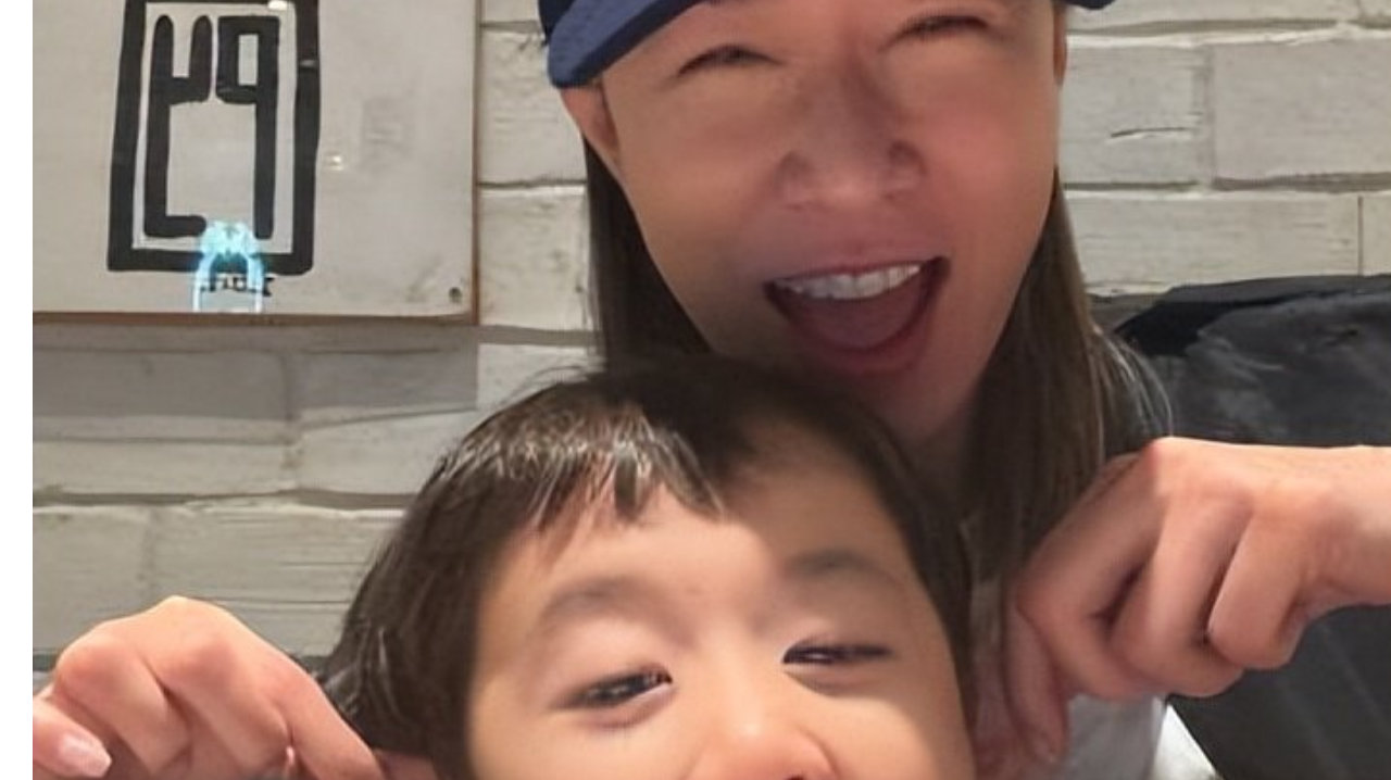佘诗曼自爆带干儿子过二人世界！干儿子说爱她一千那么多