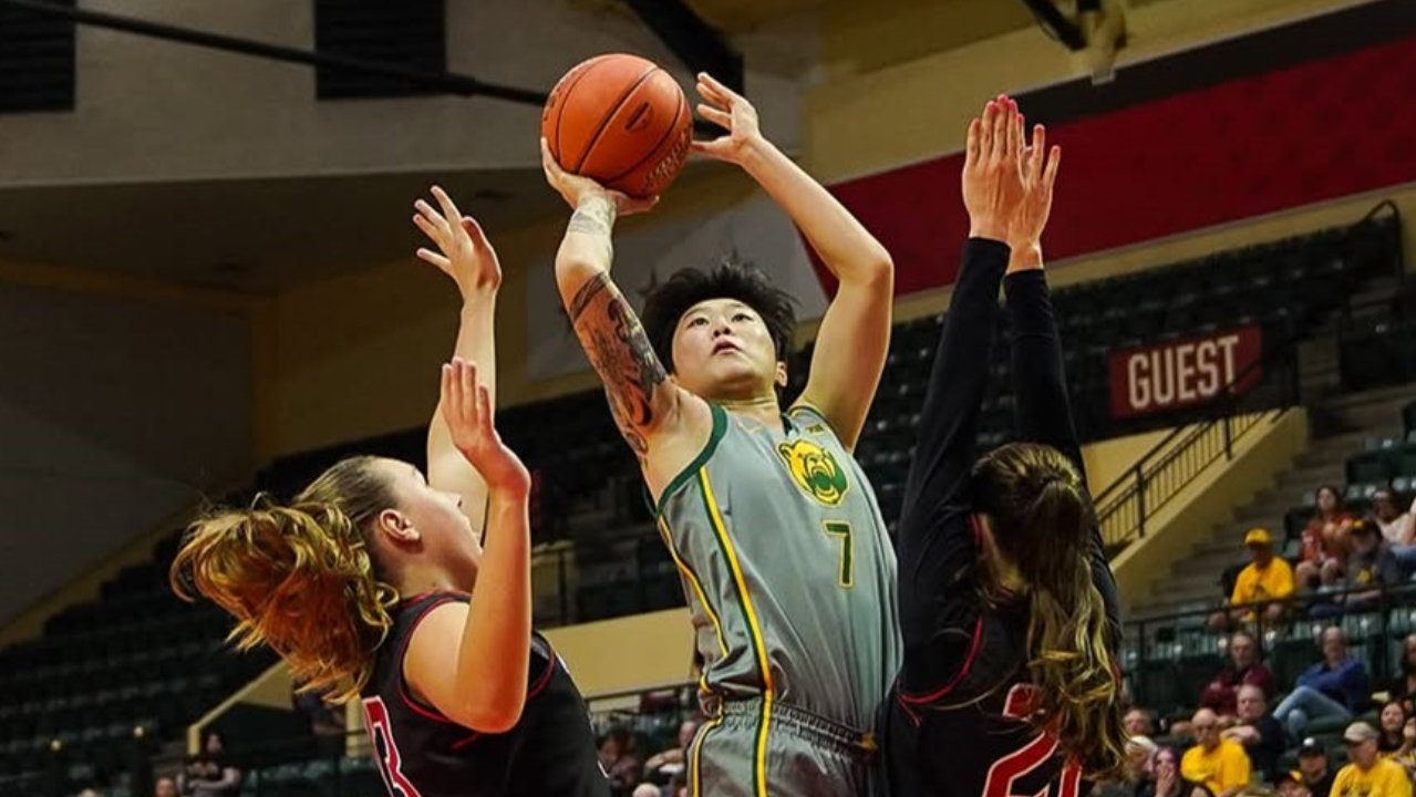 轰12分+突破绝杀！中国女篮20岁1米88新版李梦留美闪耀：霸气庆祝