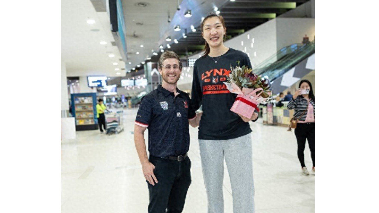 再次走出舒适区！韩旭抵达澳洲，WNBL官方晒照欢迎，球迷提出建议