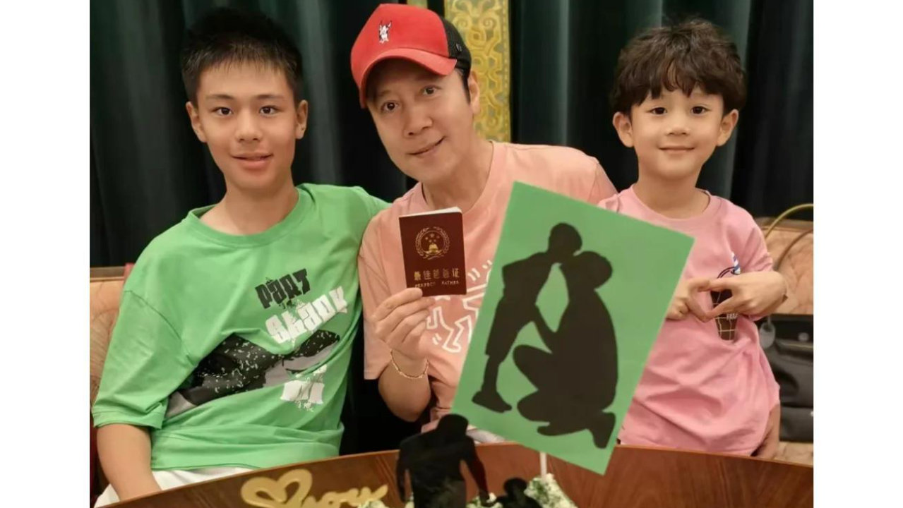 48蔡国庆育儿经曝光！14岁儿子身高1米8，竟是机器人世界冠军