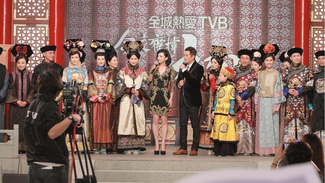 历史剧的双面镜：理想与现实的职场寓言