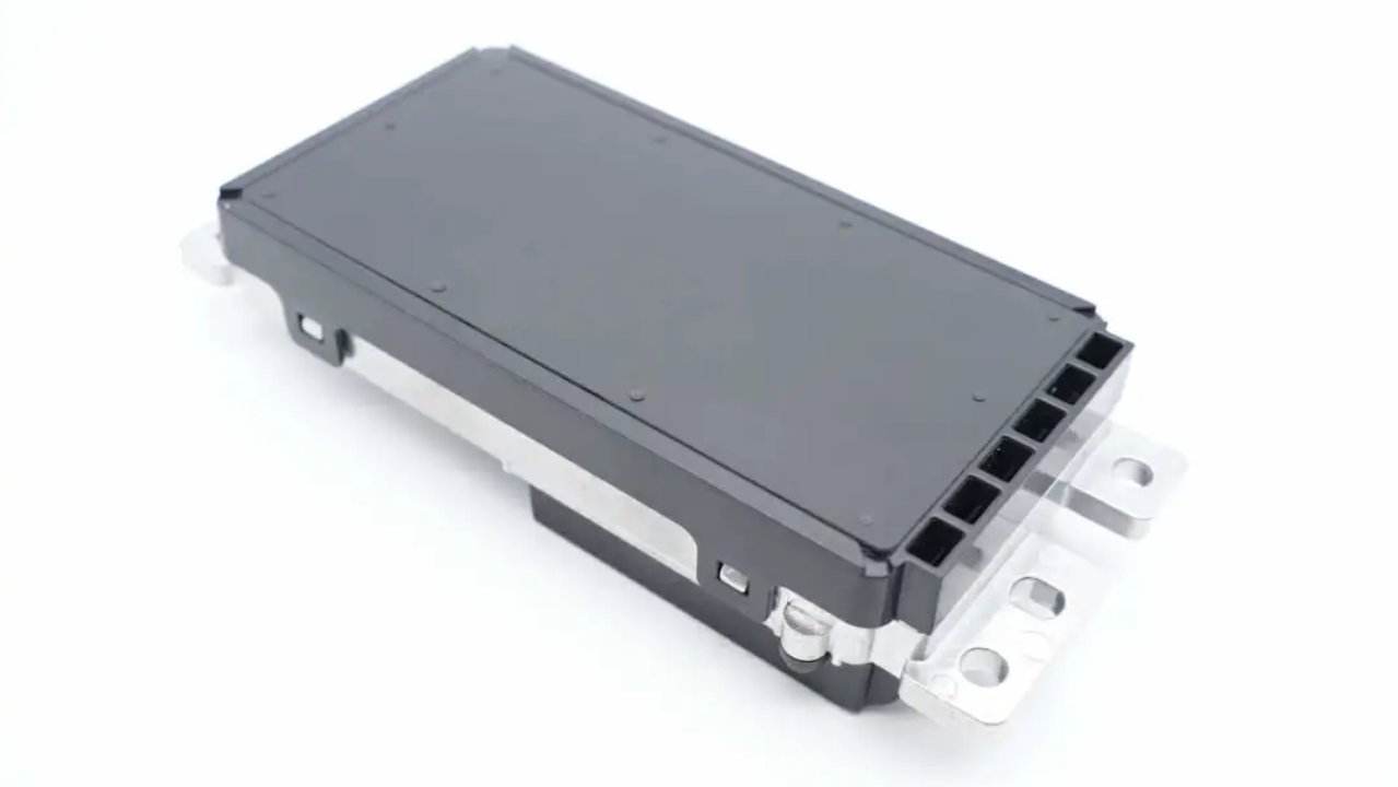 多款新能源车前装50W无线充拆解，车规主控芯片选型一文看懂