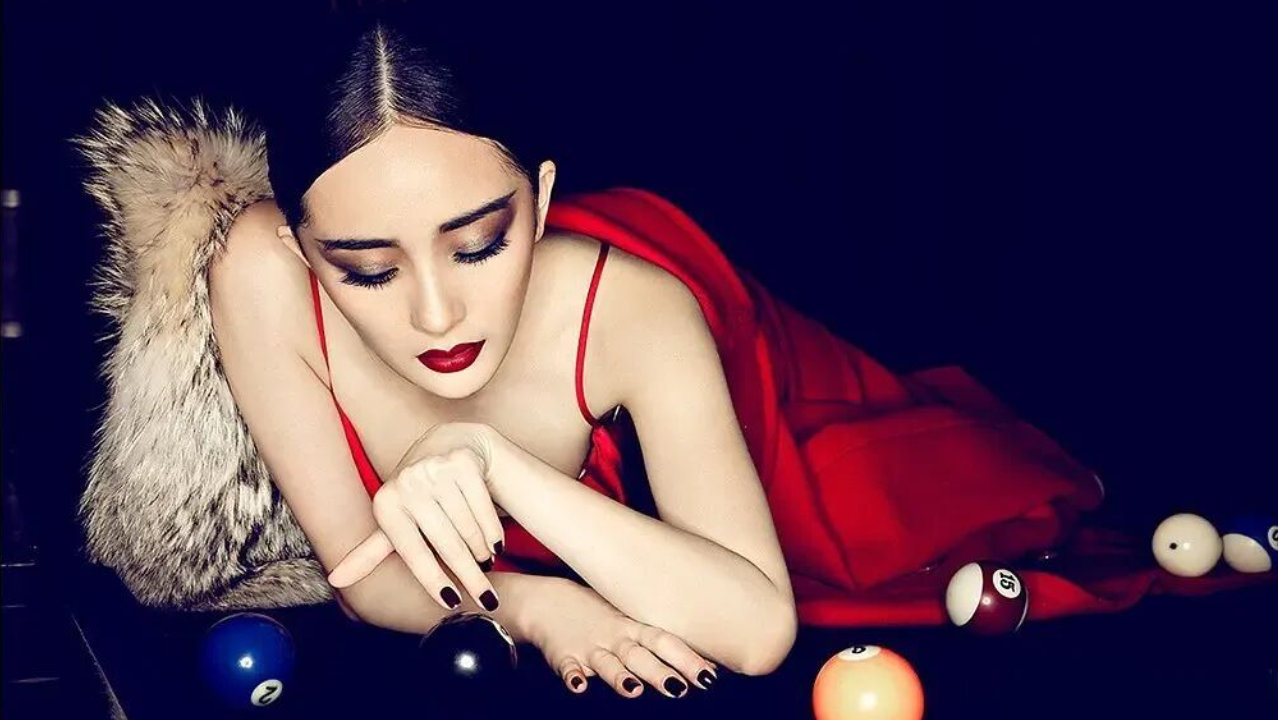 从林允摔倒到杨幂压轴：内娱红毯上的生死场，有人社死，有人加冕