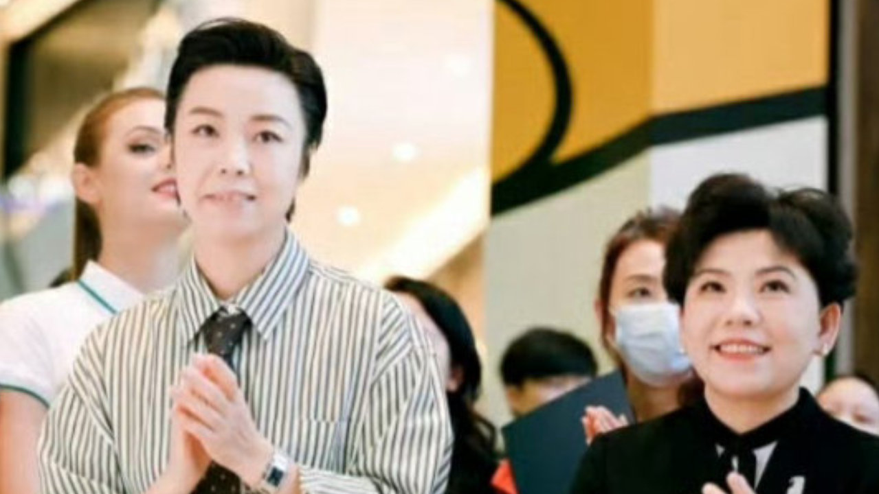 国乒两代“大魔王”张怡宁邓亚萍，澳门罕见同框