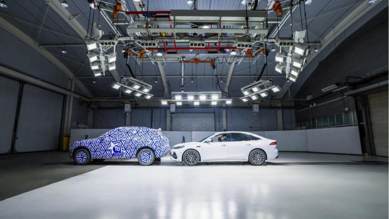 荣膺行业唯一「双 TOP」顶级安全认证 安全家轿认准吉利银河A7