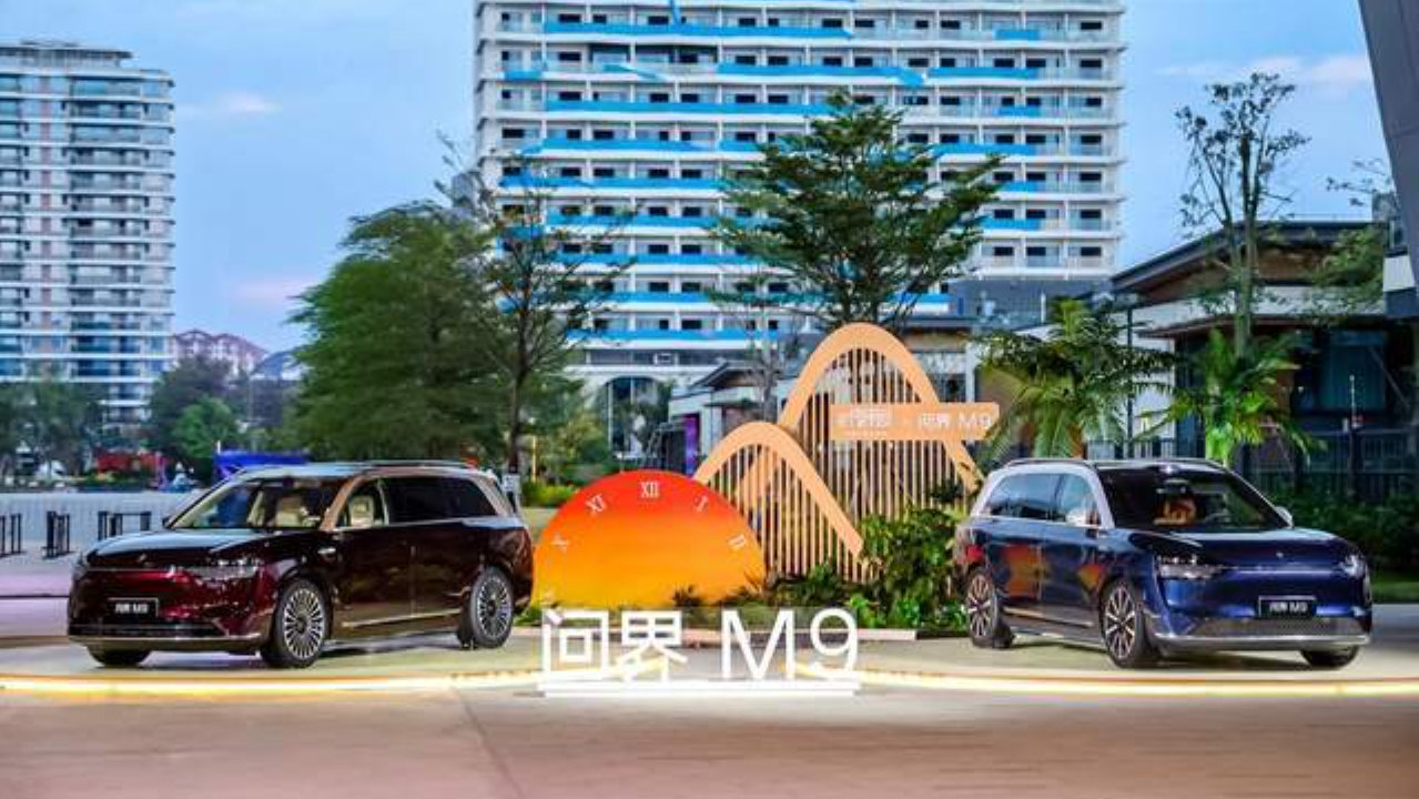 2026“时间的朋友”跨年演讲火热开讲，罗振宇和问界一起问问世界