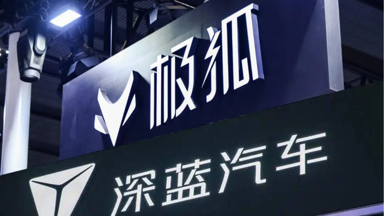 极狐与深蓝两大国企子品牌开杠，究竟是AI 黑稿还是另有其因？