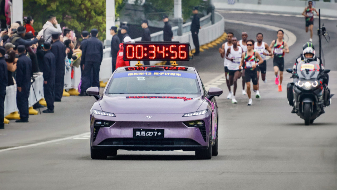 2026武汉马拉松圆满举行，东风奕派全明星阵容强势亮相，全程护航