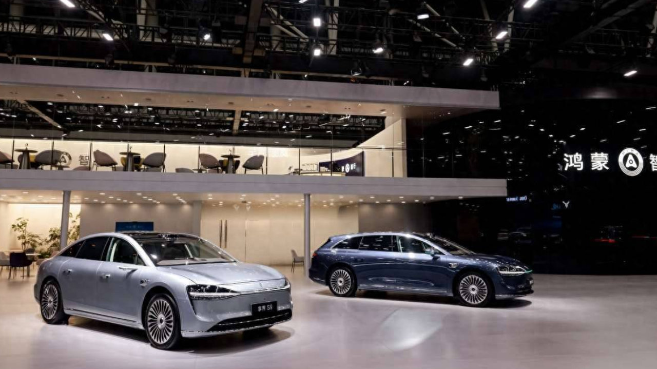 享界新品亮相广州车展，上演针对BBA“56E”的精准狙击