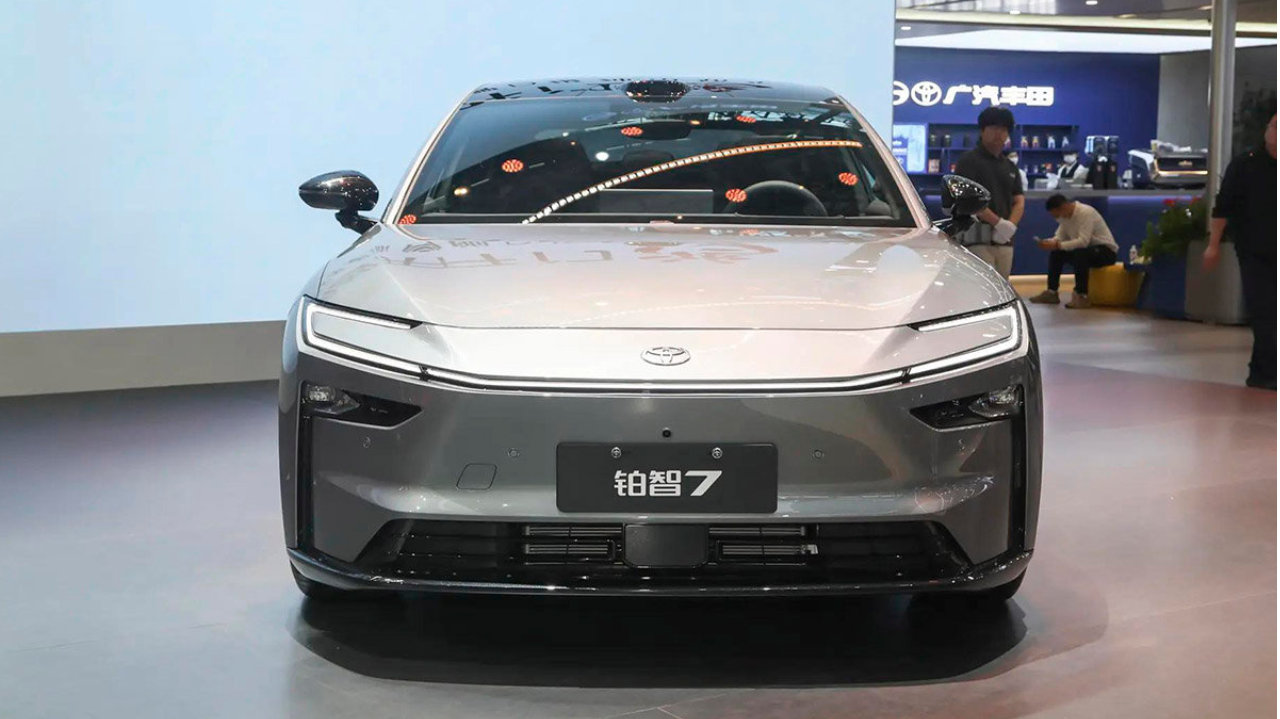 丰田全新中大型轿车，铂智7将上市，外观很年轻运动，车长5130mm